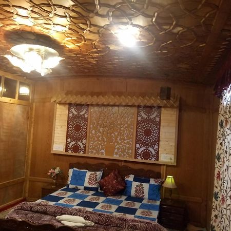 House Boat New Manora Bed & Breakfast Srinagar  Exterior photo