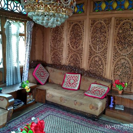 House Boat New Manora Bed & Breakfast Srinagar  Exterior photo