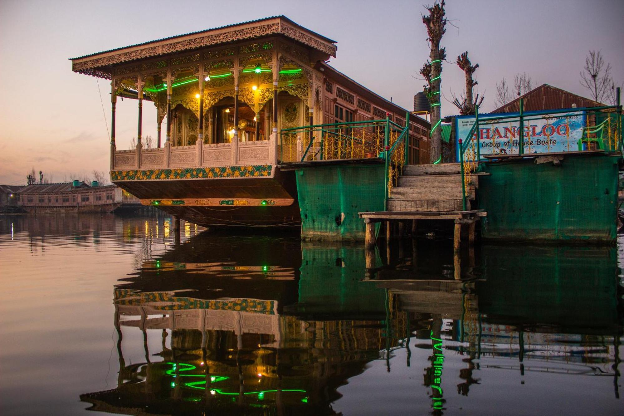 House Boat New Manora Bed & Breakfast Srinagar  Exterior photo