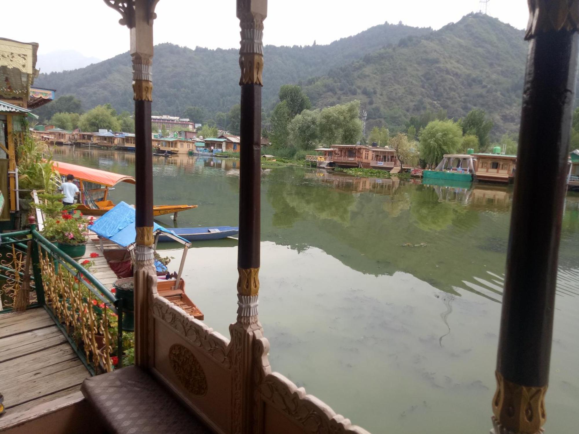 House Boat New Manora Bed & Breakfast Srinagar  Exterior photo