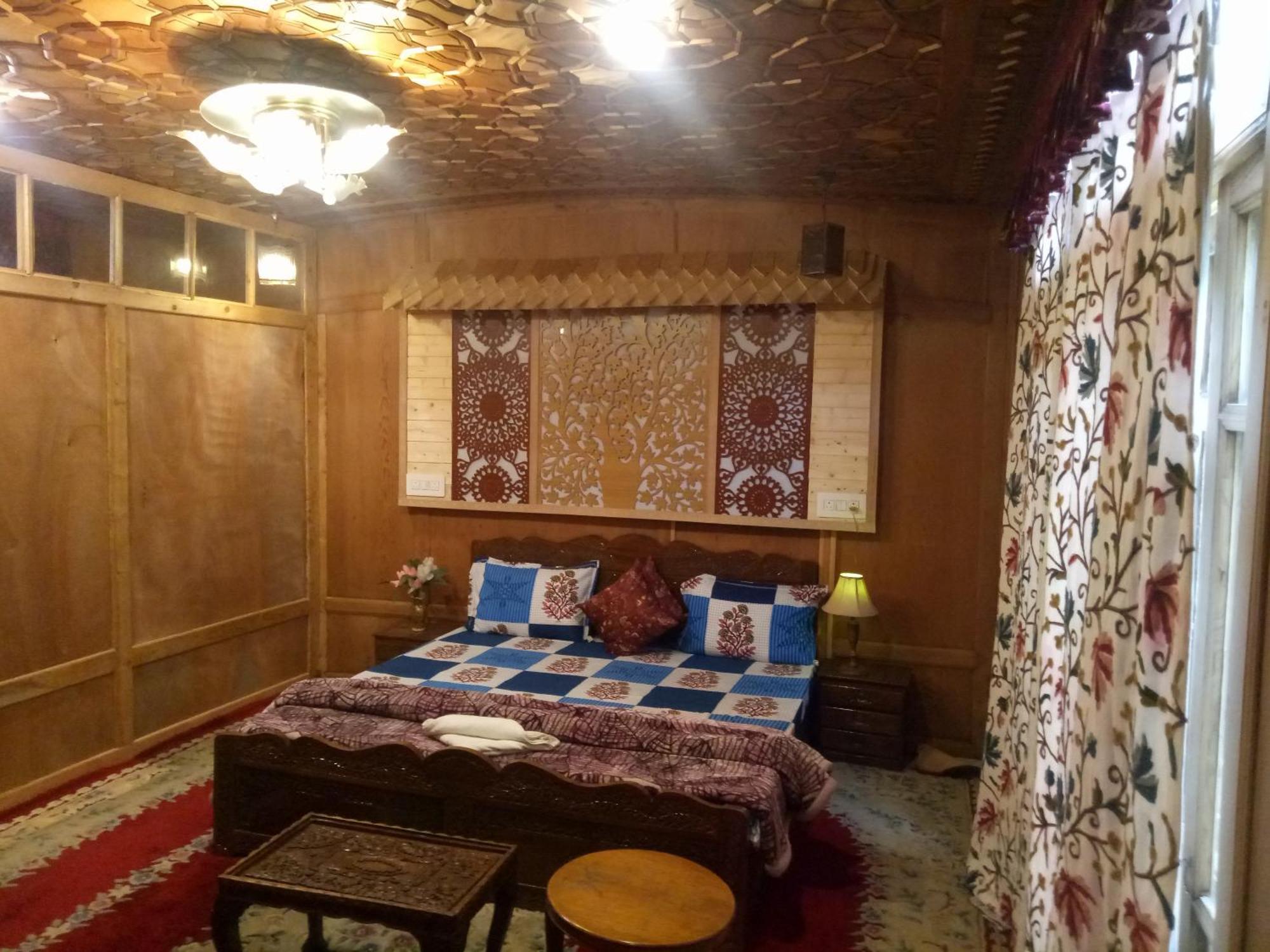 House Boat New Manora Bed & Breakfast Srinagar  Exterior photo