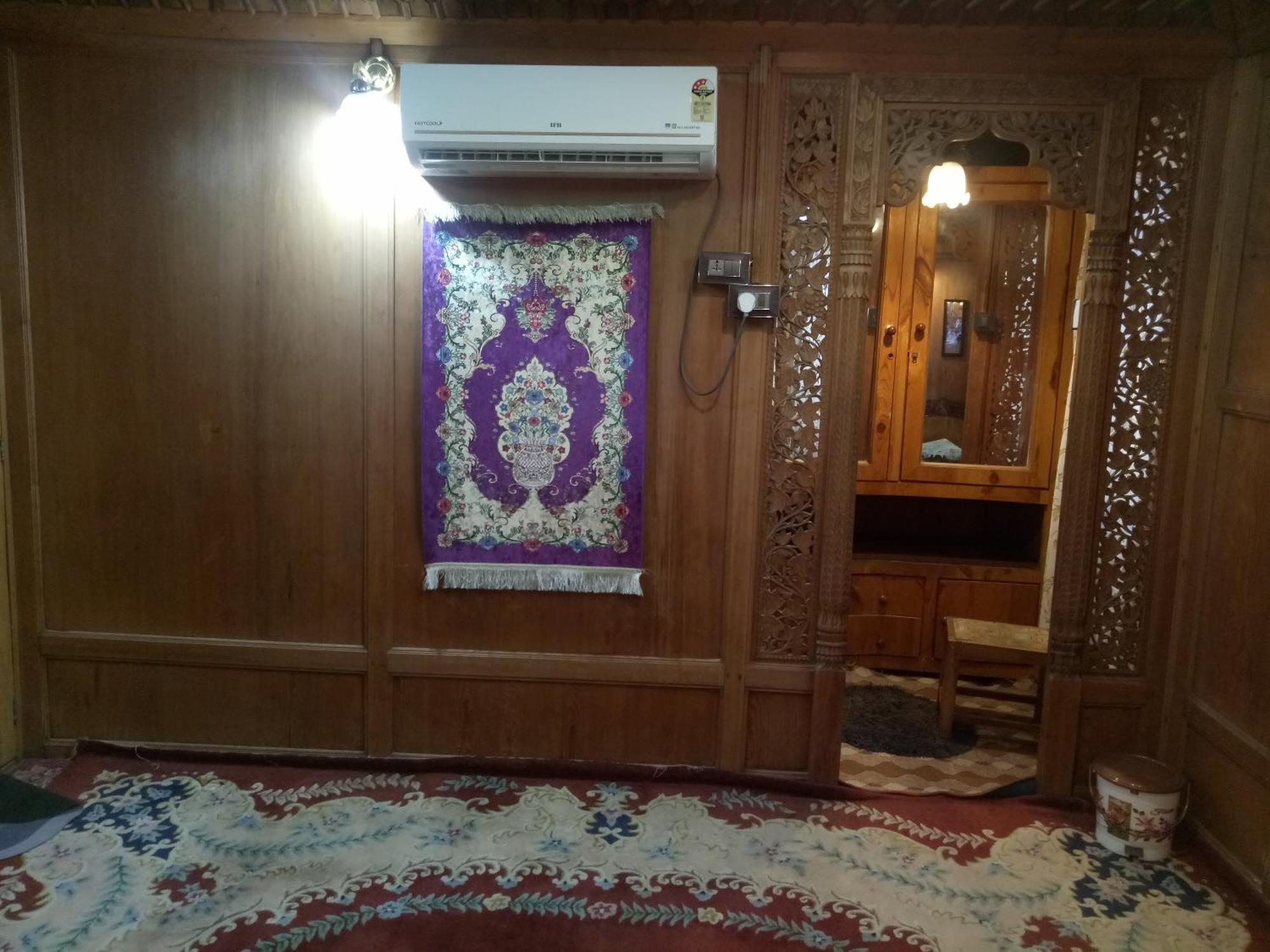 House Boat New Manora Bed & Breakfast Srinagar  Exterior photo