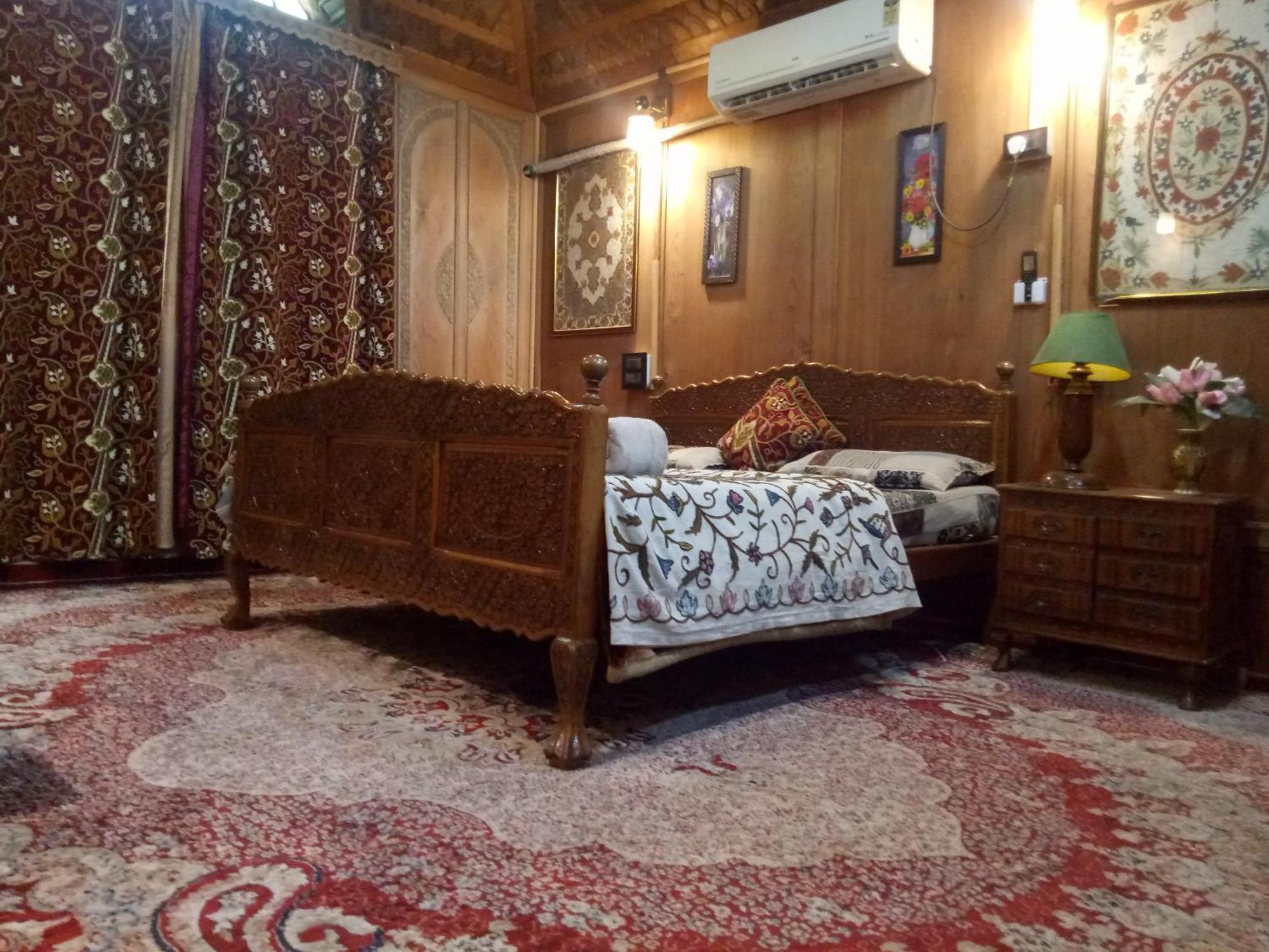 House Boat New Manora Bed & Breakfast Srinagar  Exterior photo