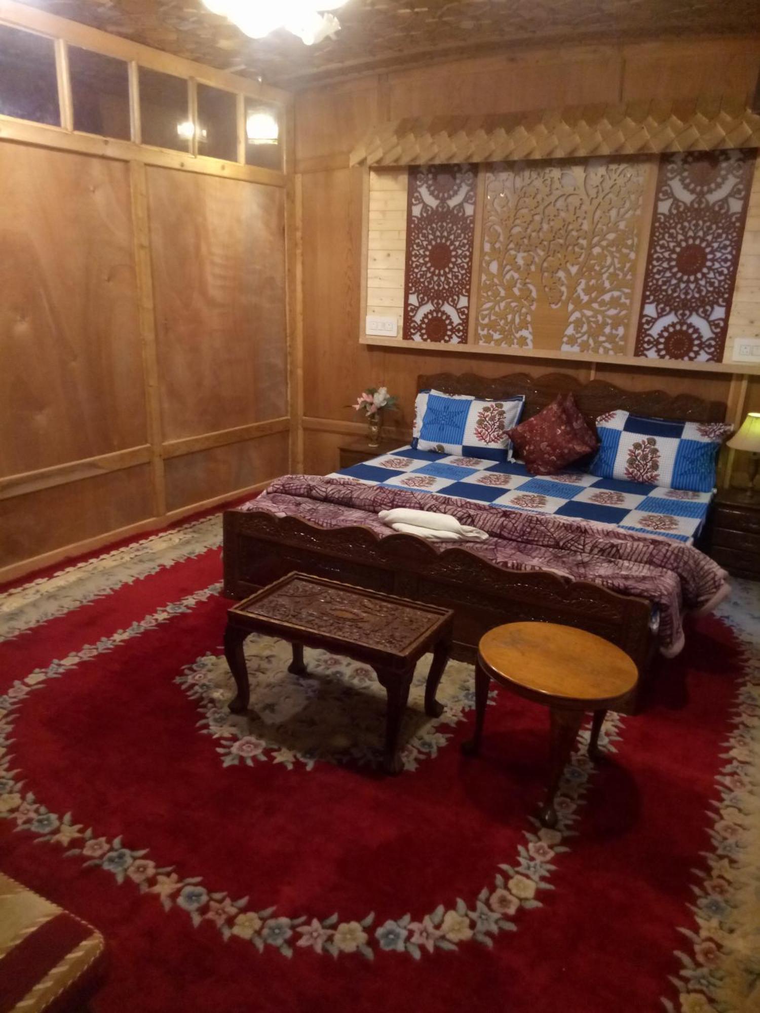 House Boat New Manora Bed & Breakfast Srinagar  Exterior photo