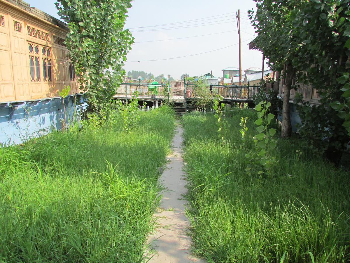 House Boat New Manora Bed & Breakfast Srinagar  Exterior photo