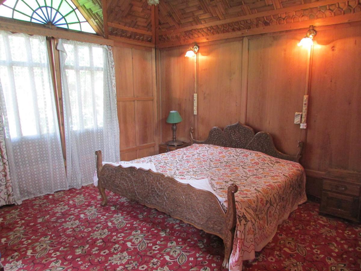 House Boat New Manora Bed & Breakfast Srinagar  Exterior photo