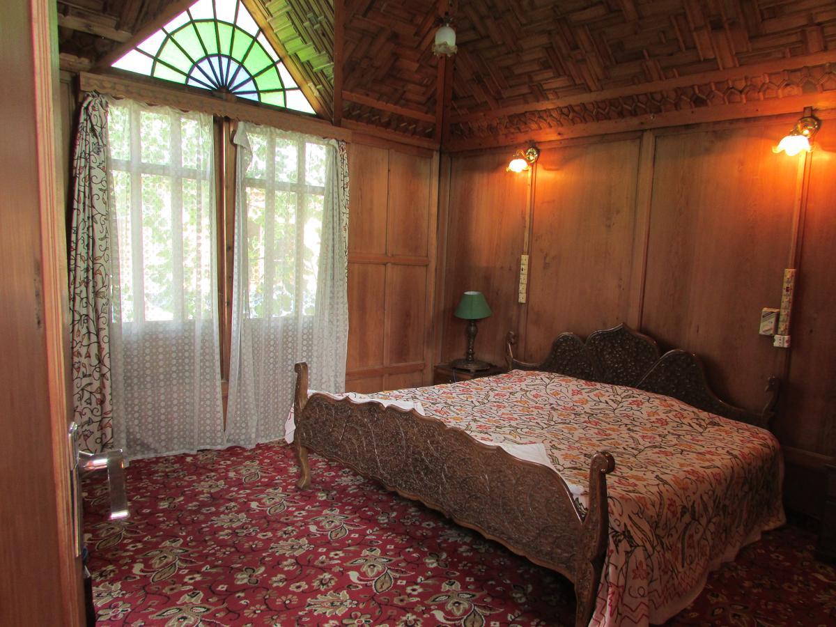 House Boat New Manora Bed & Breakfast Srinagar  Exterior photo