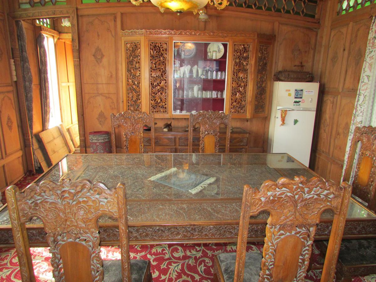 House Boat New Manora Bed & Breakfast Srinagar  Exterior photo