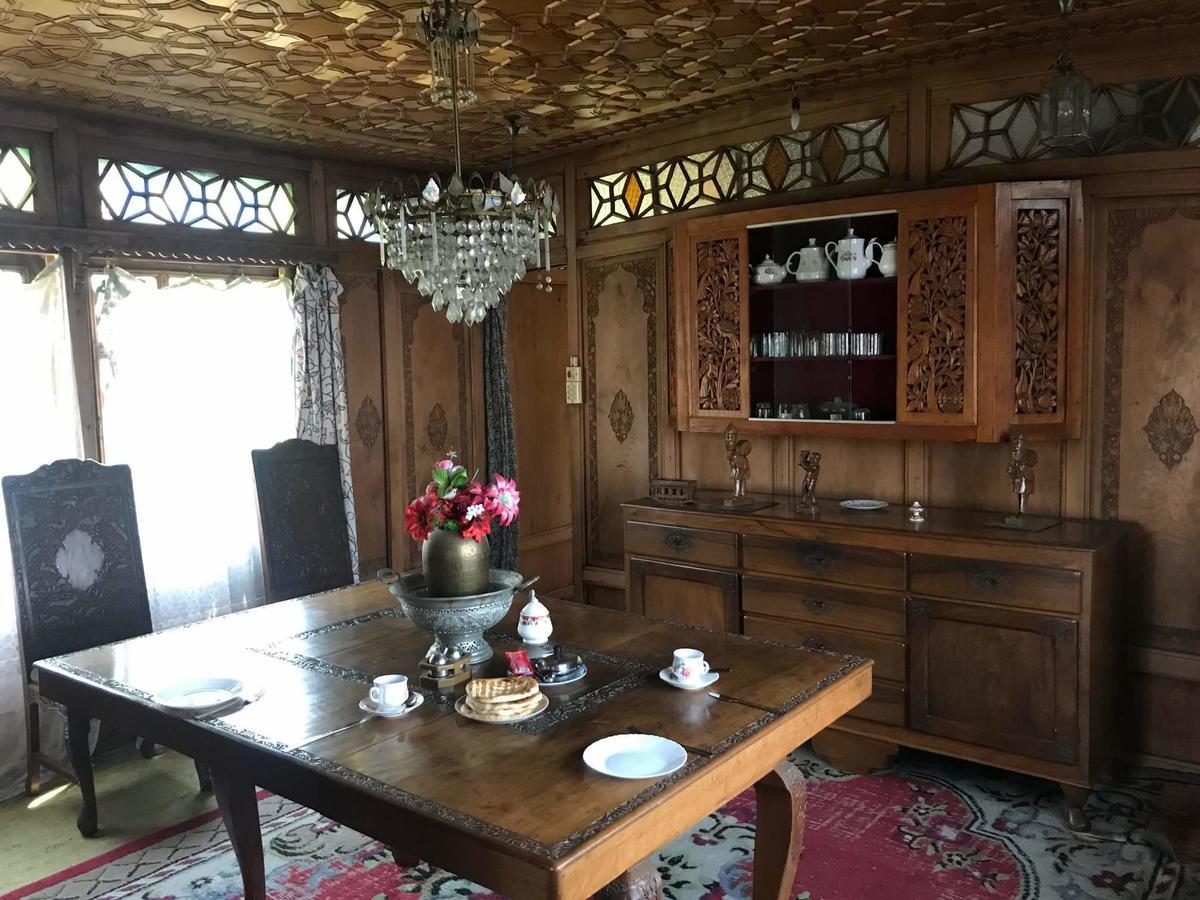 House Boat New Manora Bed & Breakfast Srinagar  Exterior photo